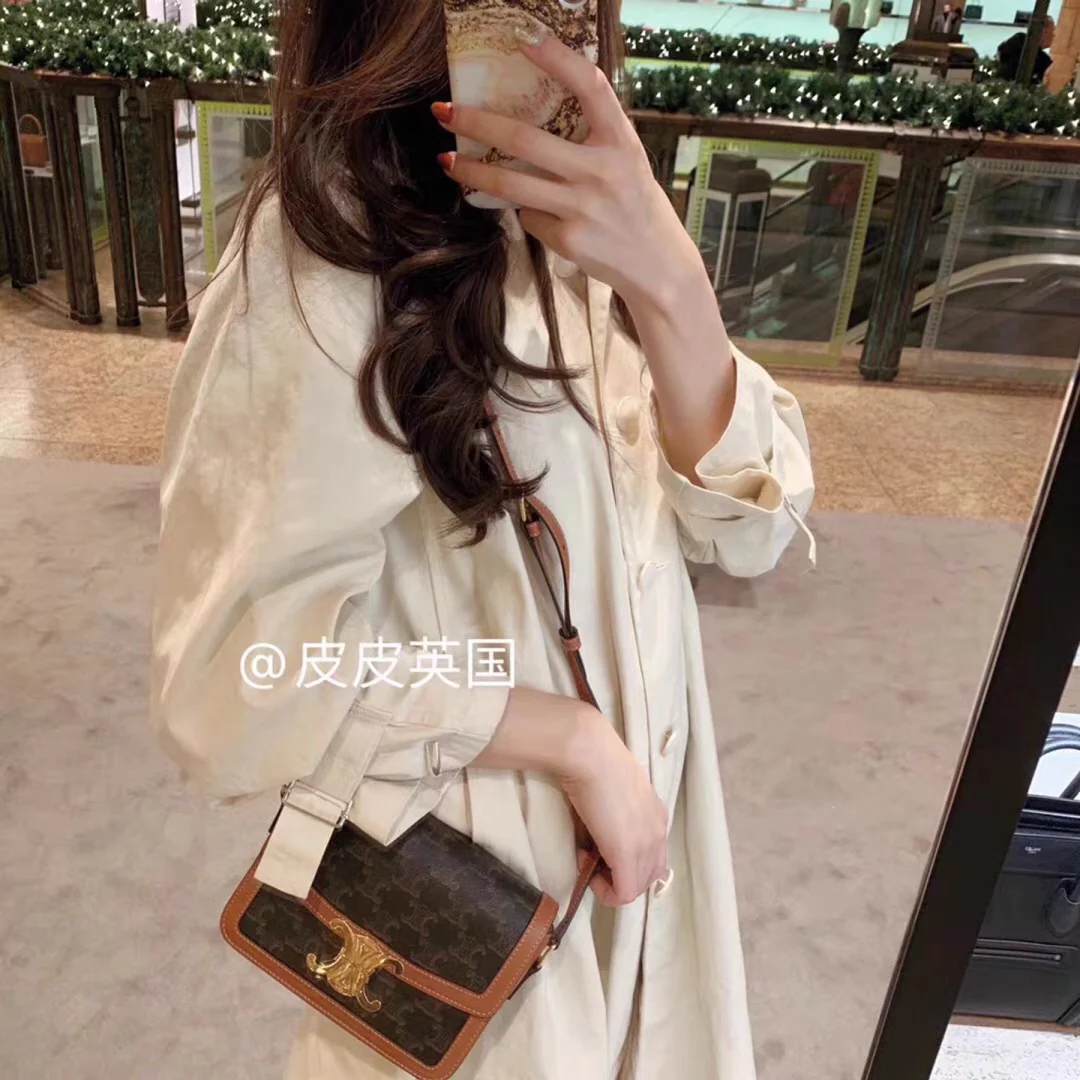 Сумка Celine Triomphe Classic из льна и кожи, коричневая с монограммой, маленький размер 18,5 см.