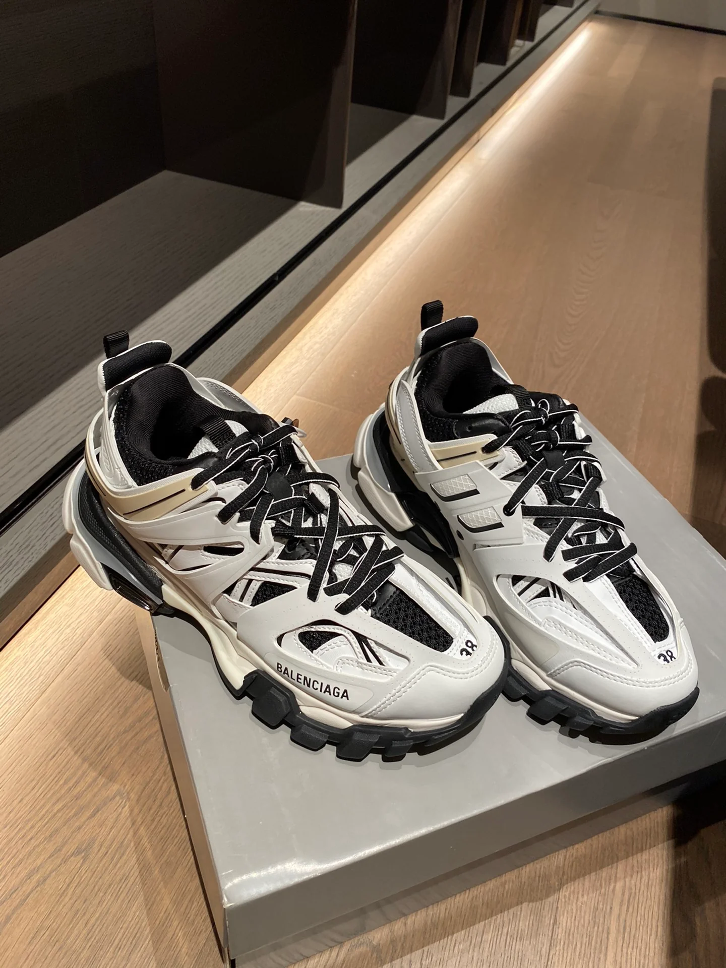 Balenciaga - Dad Shoes - 7