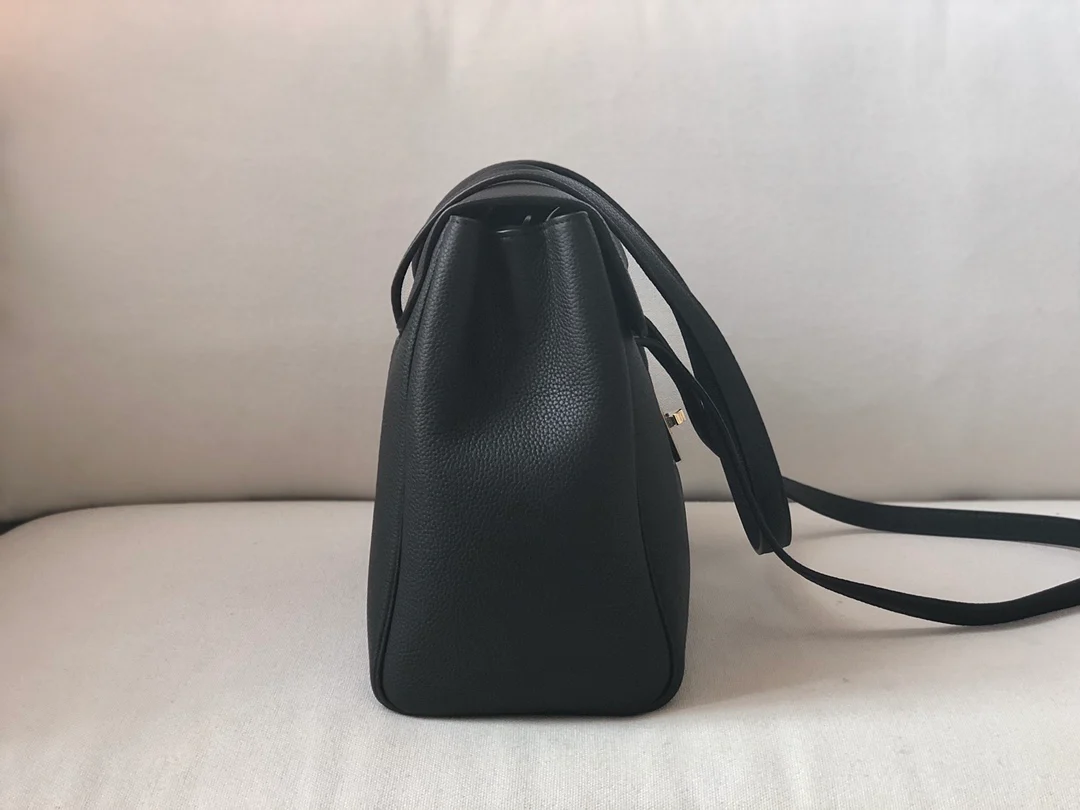 Сумка Celine Soft 16 из зернистой телячьей кожи средней плотности - 1 шт.