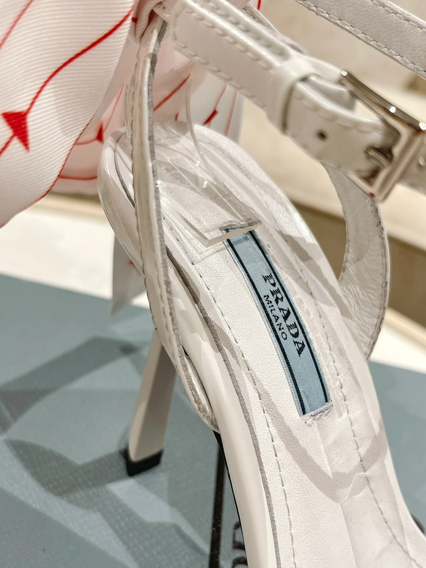 Prada - Коллекция ранней весны - Британский стиль - Туфли на высоком каблуке