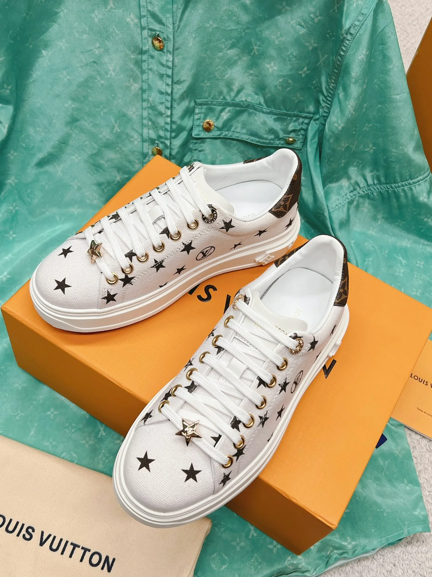 LV-Vuitton-Yayoi Kusama-Classic White Sneakers-White
