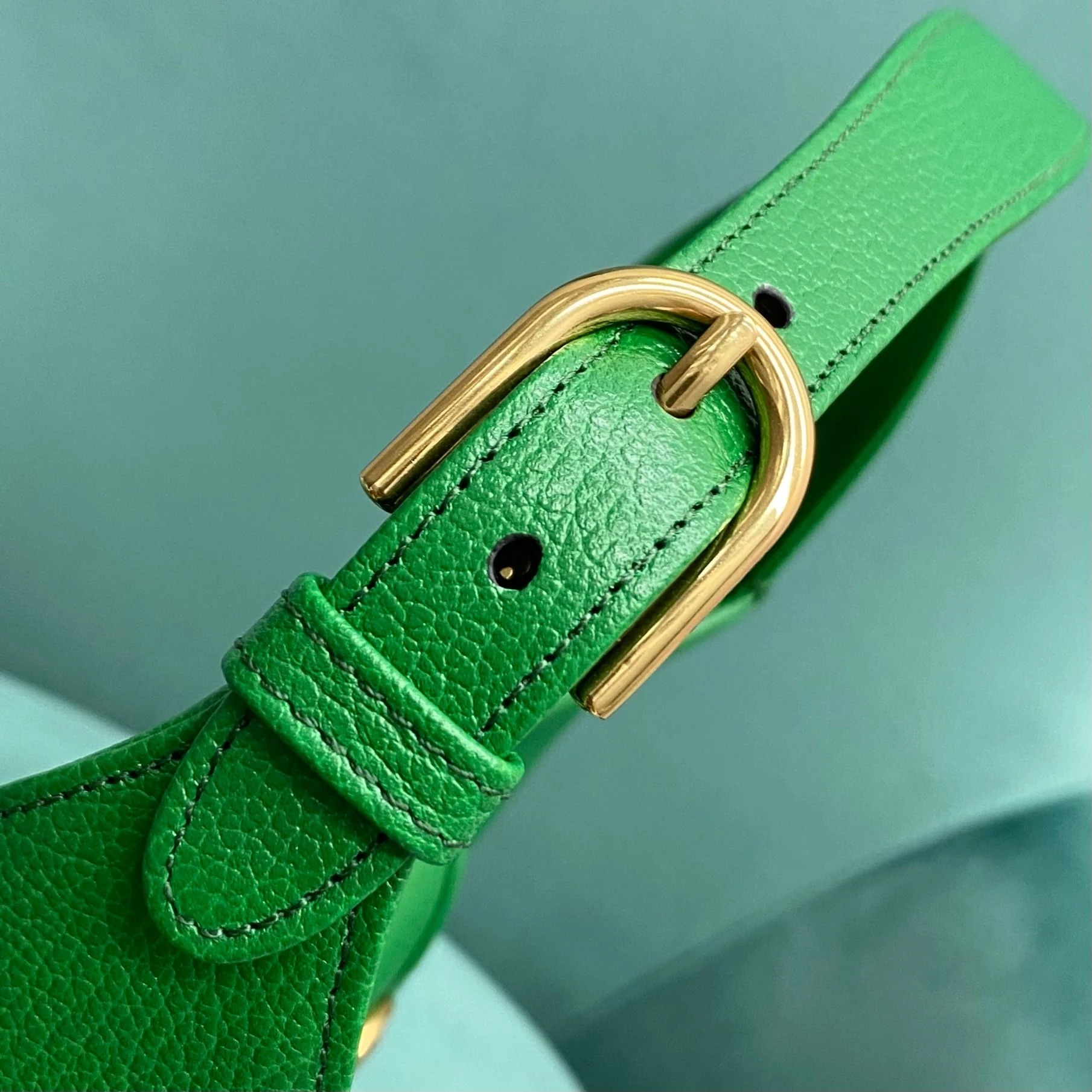 Весенняя коллекция Gucci 2023 — сумка через плечо ?Полумесяц?