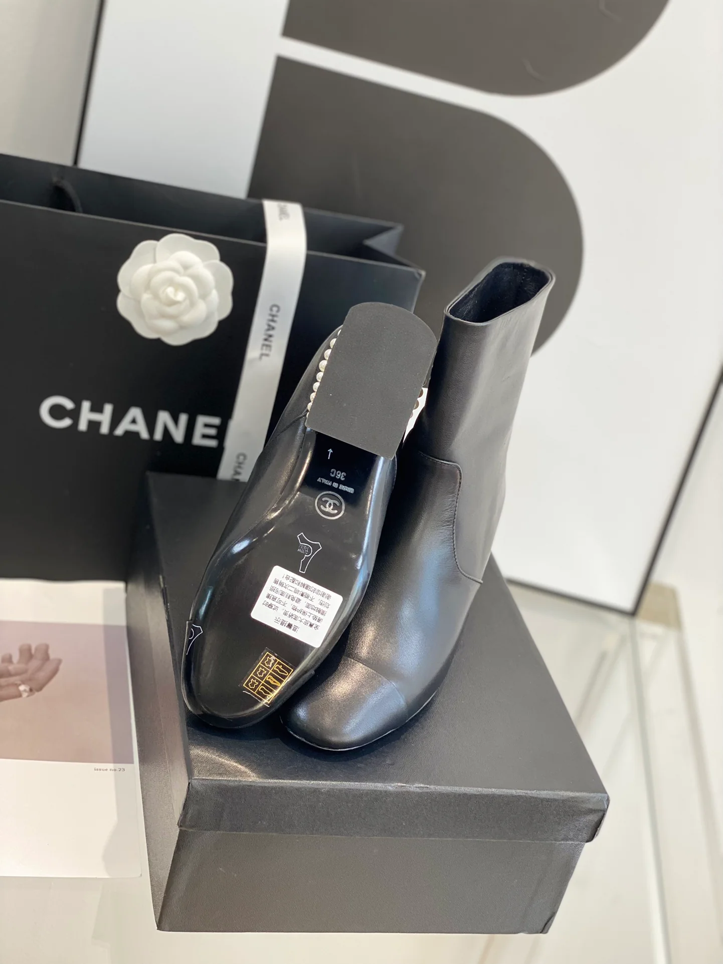 Chanel - Ботильоны на жемчужном каблуке