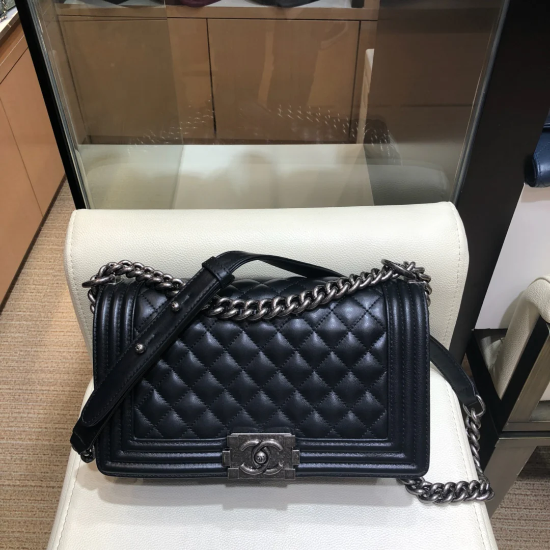 Chanel-boy-25cm-3