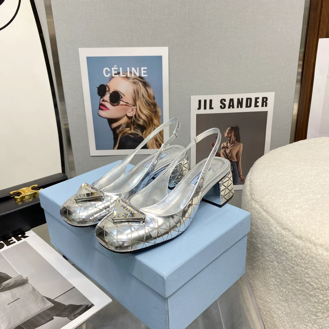 Туфли Prada - Туфли-мэри-джейн на низком каблуке от Prada - серебристые