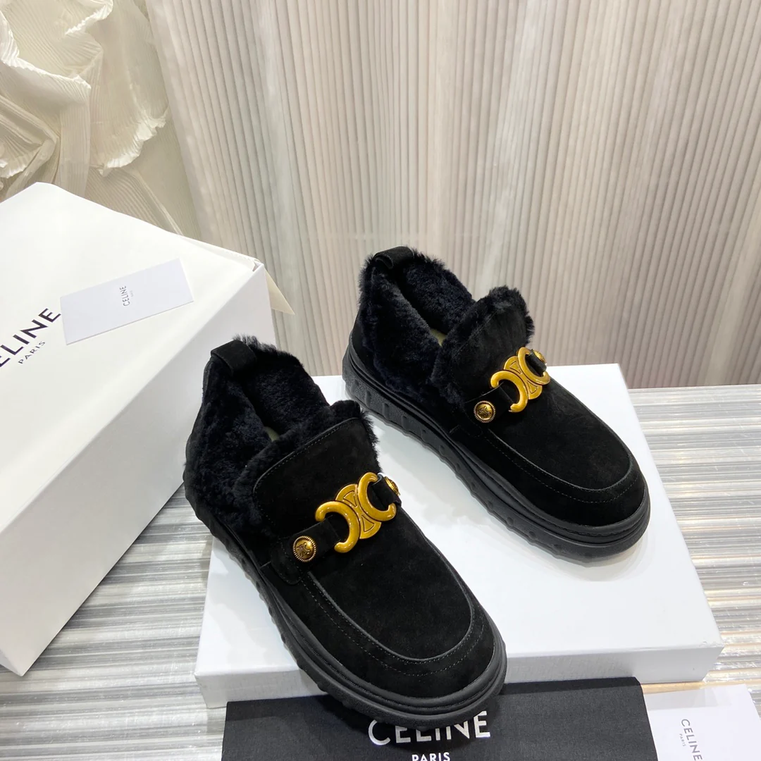 Новинка весенней коллекции Celine 2022 года - меховые ботильоны - черные