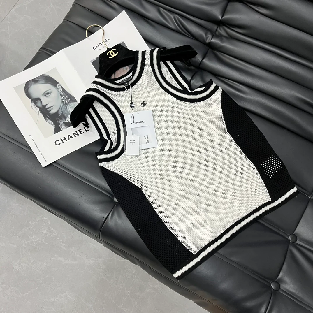 Chanel - 2403-24 Новинка: Жилет с вырезом на плечах - Белый