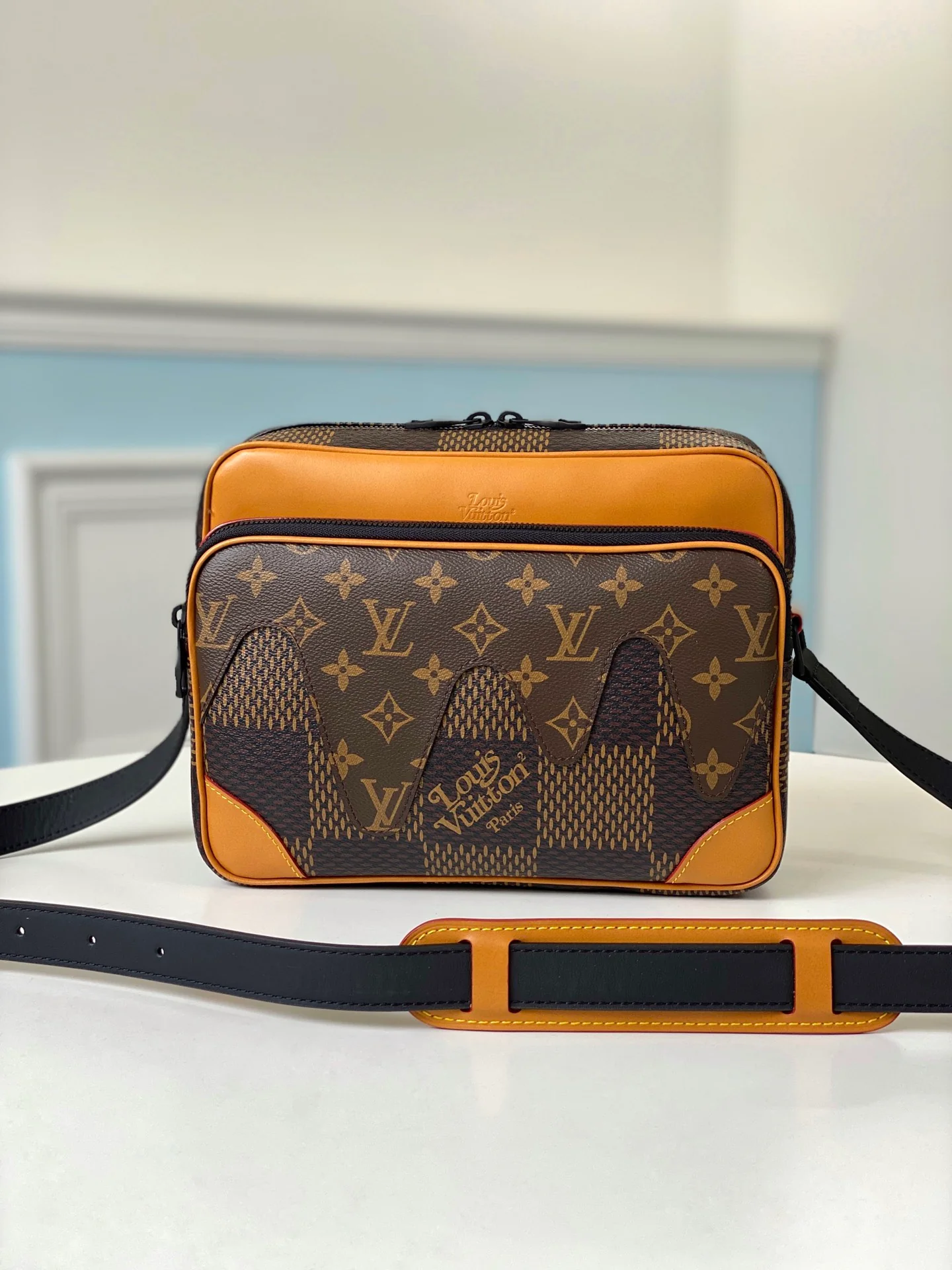 lv-n40359-nil-messenger bag