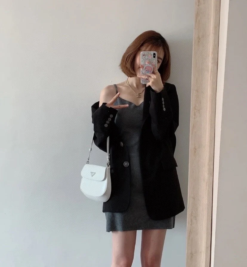 Prada - Новая винтажная сумка Cleo через плечо, большая, белая. (На фото сумка надета на руку)