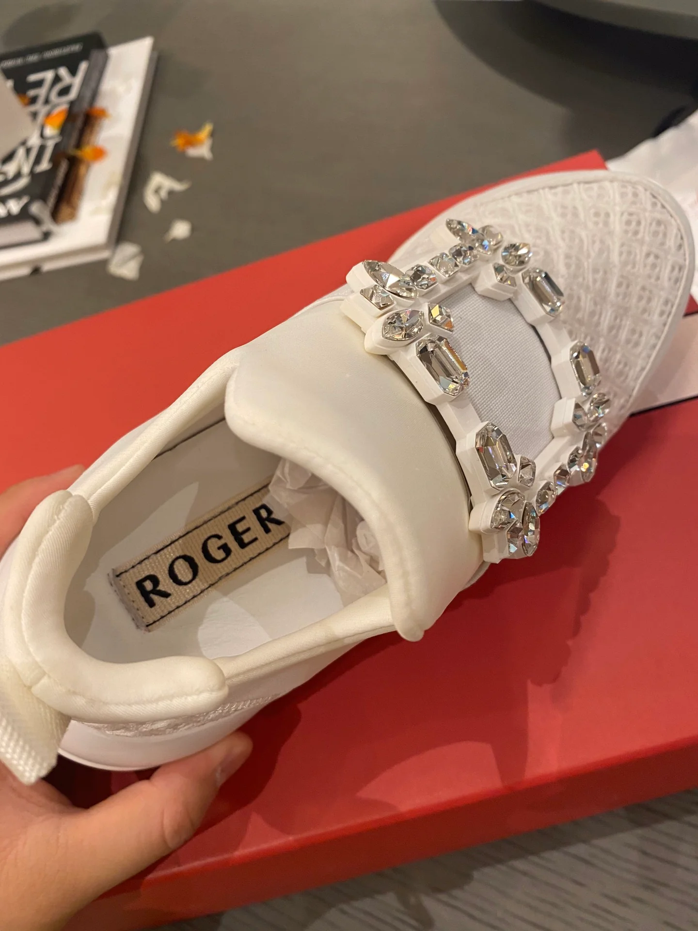 Кроссовки с пряжками - белые