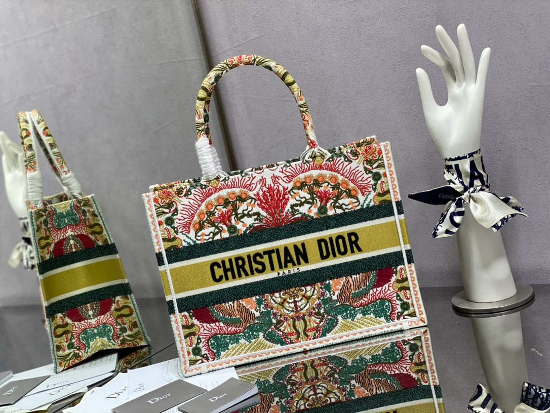 Сумка-тоут Dior Book, маленький размер 36-5 см