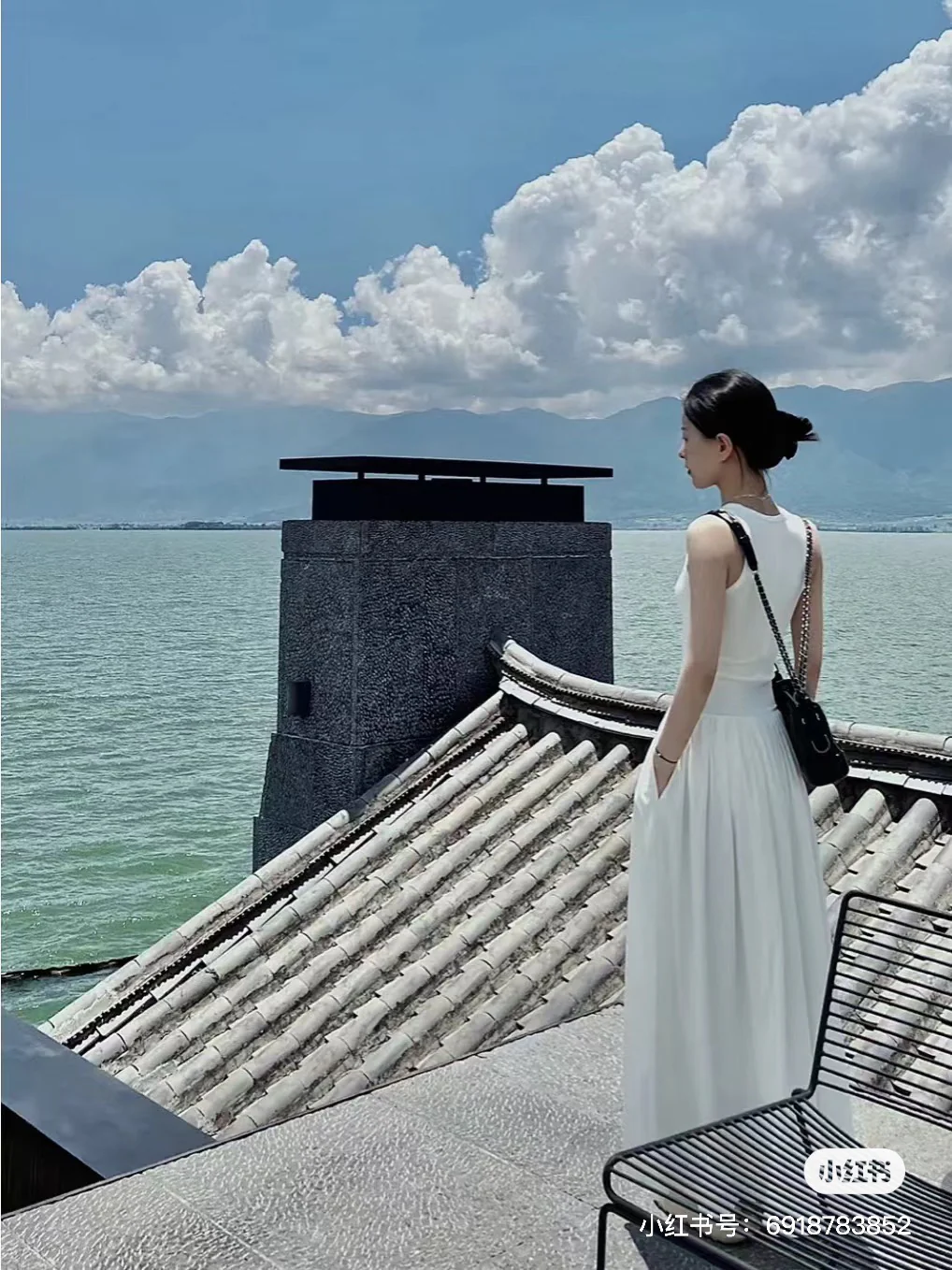 Маленькая сумка-хобо Chanel Garbielle - черная