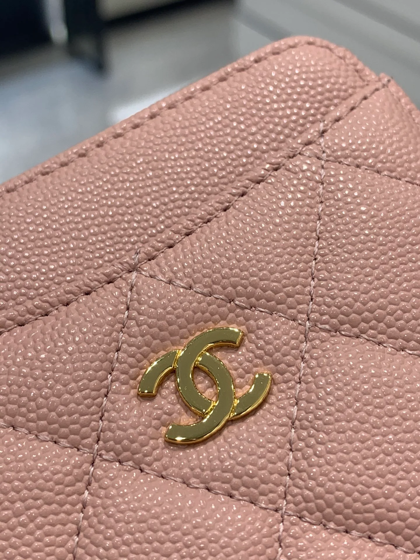 Кошелек-держатель для карт Chanel 22B на молнии - розовый