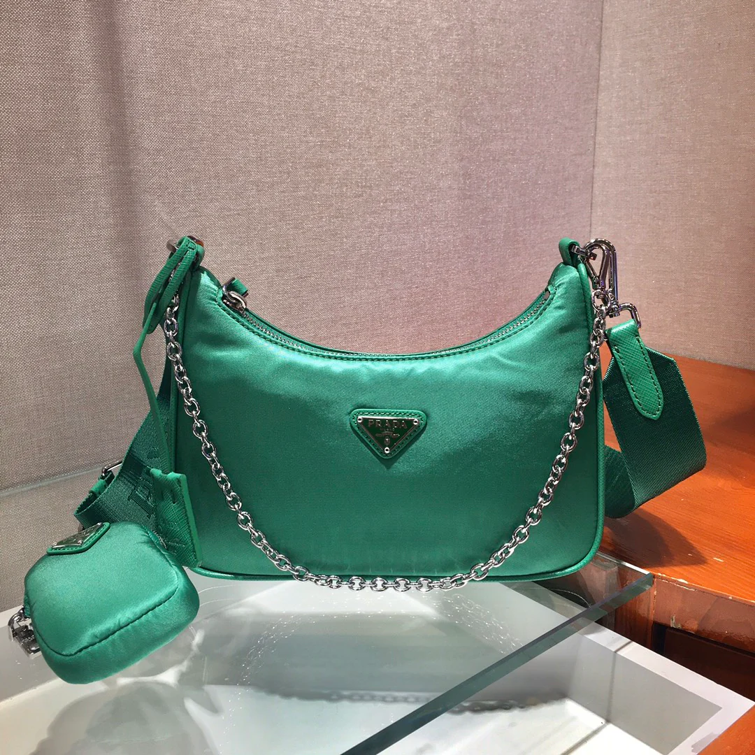 Сумка-хобо Prada из нейлона, зеленая.