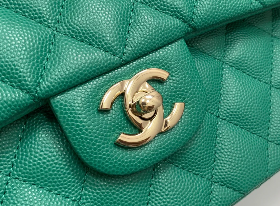 Chanel - Маленькая сумка из телячьей кожи с шариковым узором - CF - Зеленая - 23 см