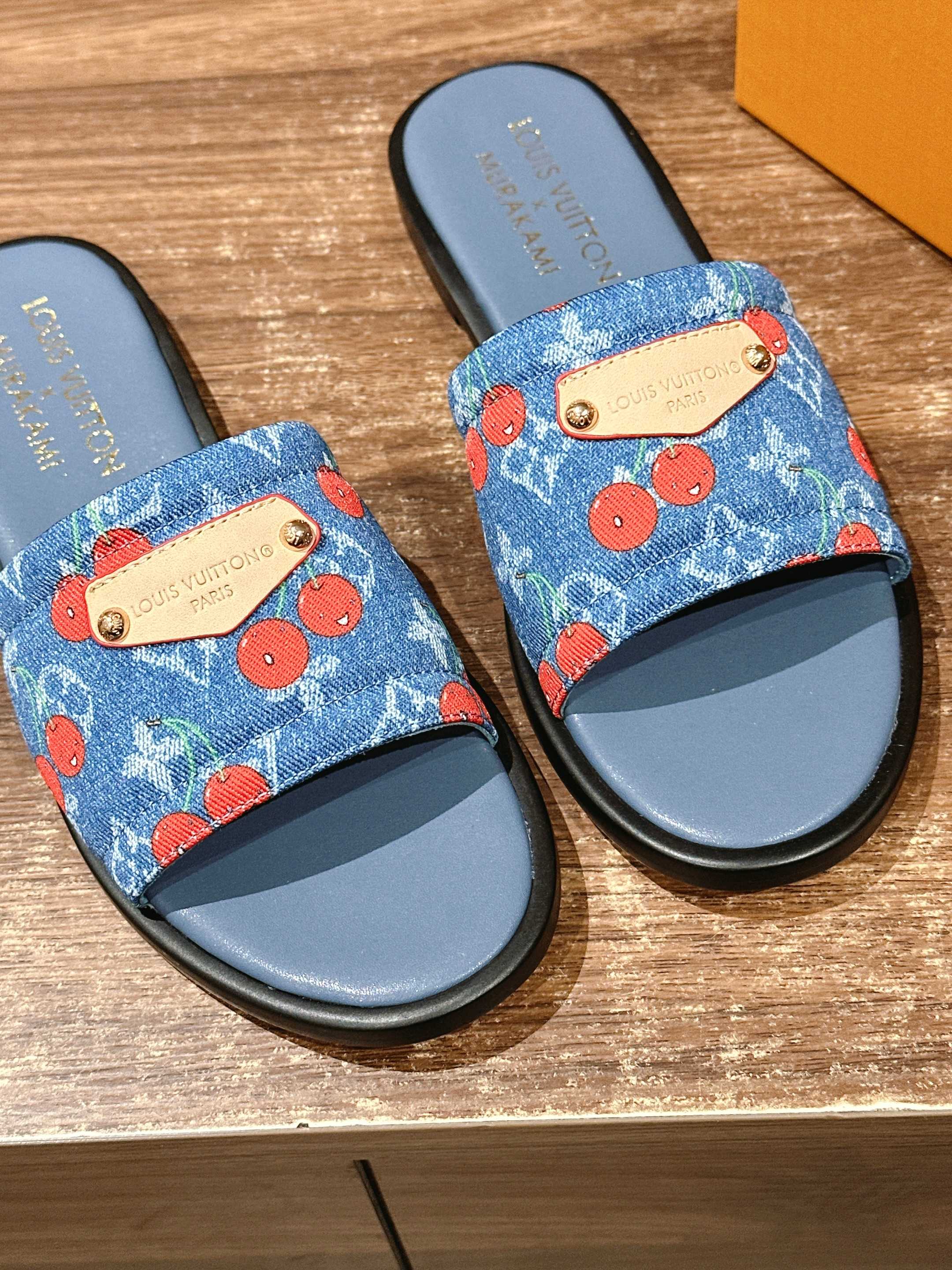 LV - Сандалии на плоской подошве из ретро-серии Такаши Мураками - Синие