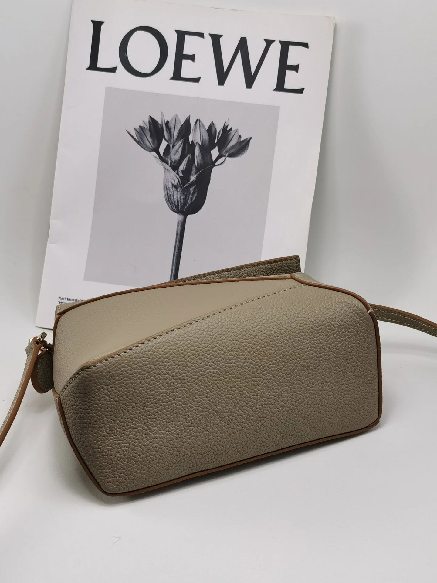 Loewe Puzzle, мини-версия из телячьей кожи, 1 шт.