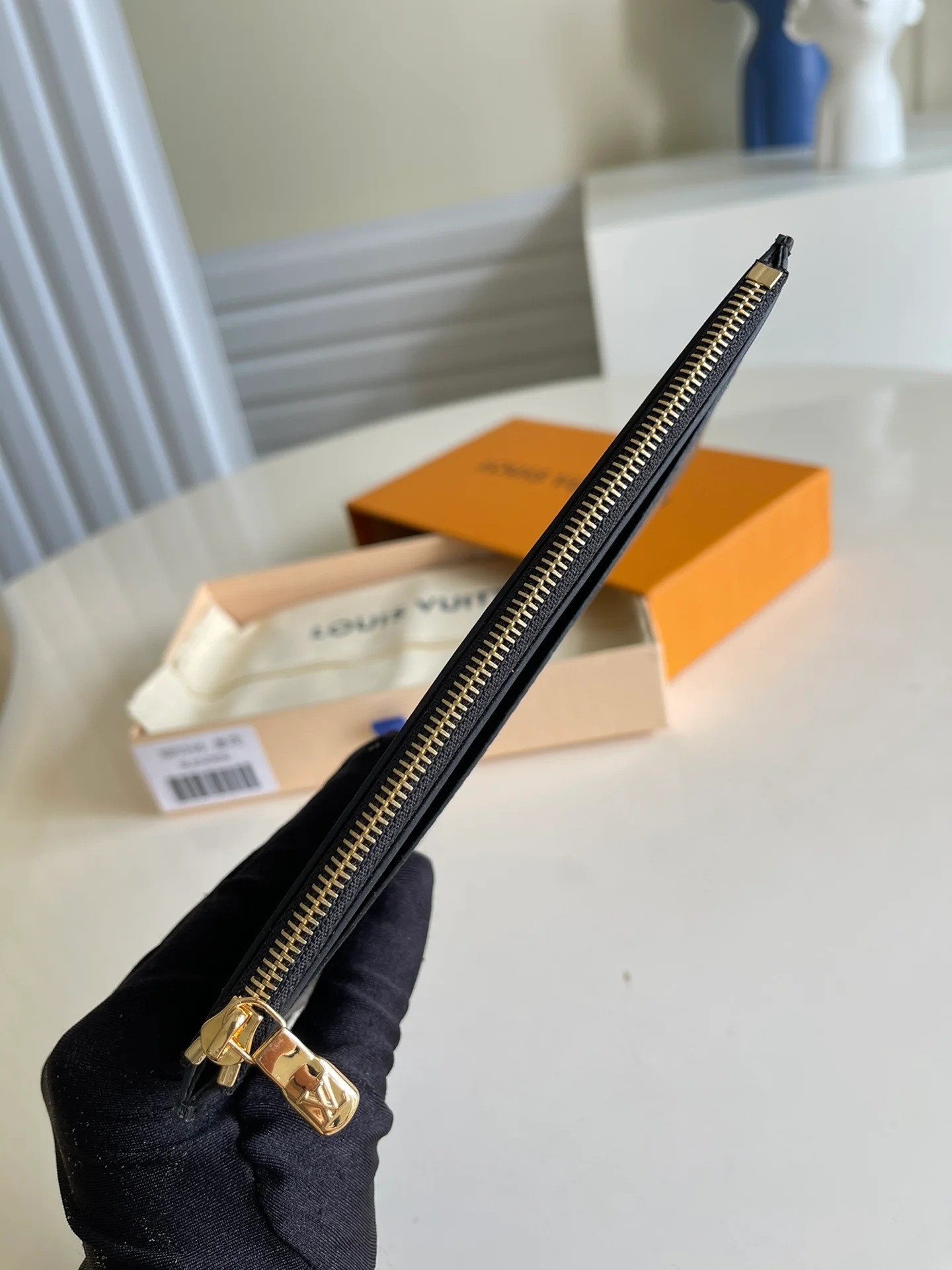 LV M80390 Тонкая сумочка-клатч с монограммой