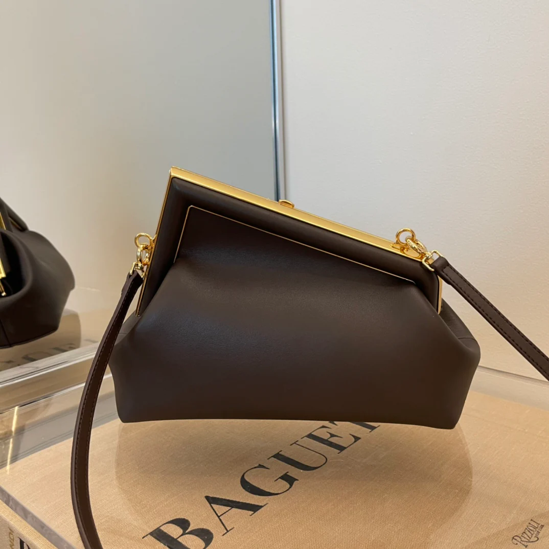 Сумка Fendi First из темно-коричневой кожи, 1