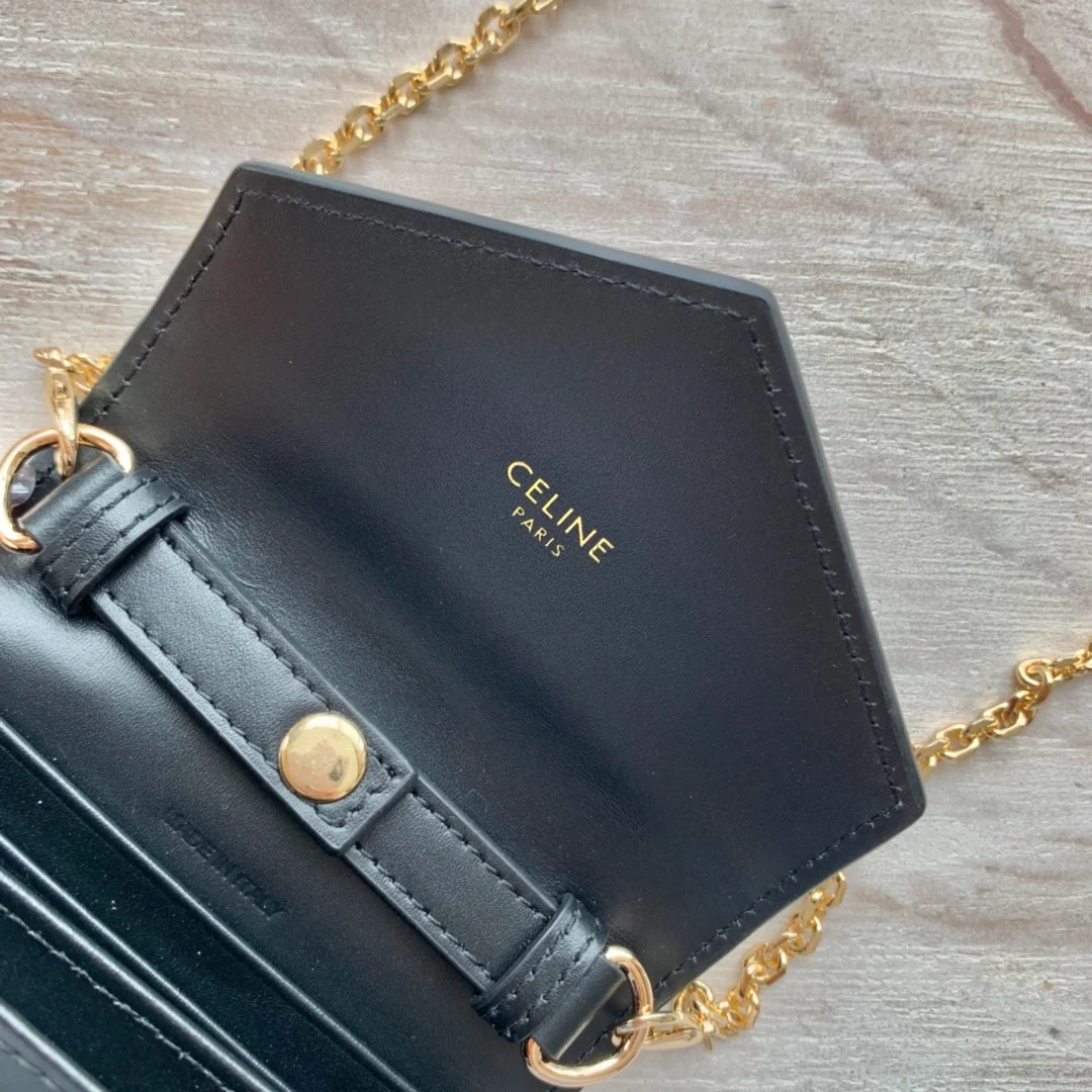 Celine - Держатель для карт на цепочке из глянцевой телячьей кожи