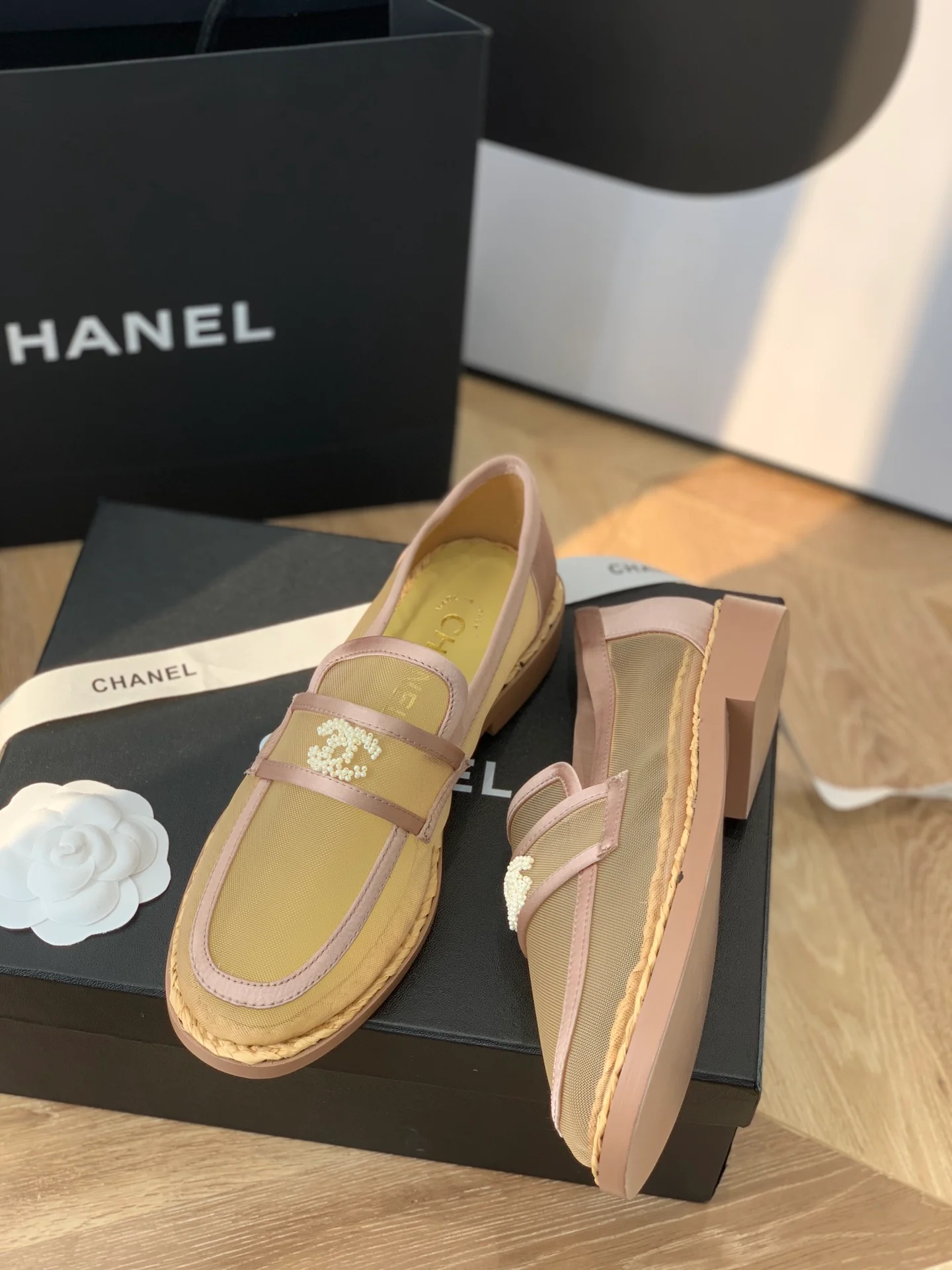 Chanel - Абрикосовые полупрозрачные лоферы