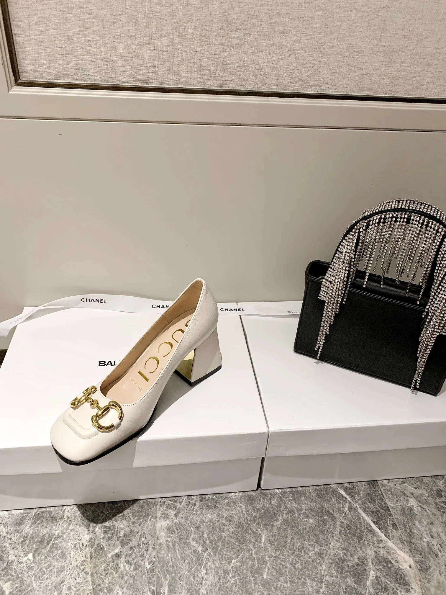 Туфли Gucci в стиле ретро с квадратным носком на низком каблуке