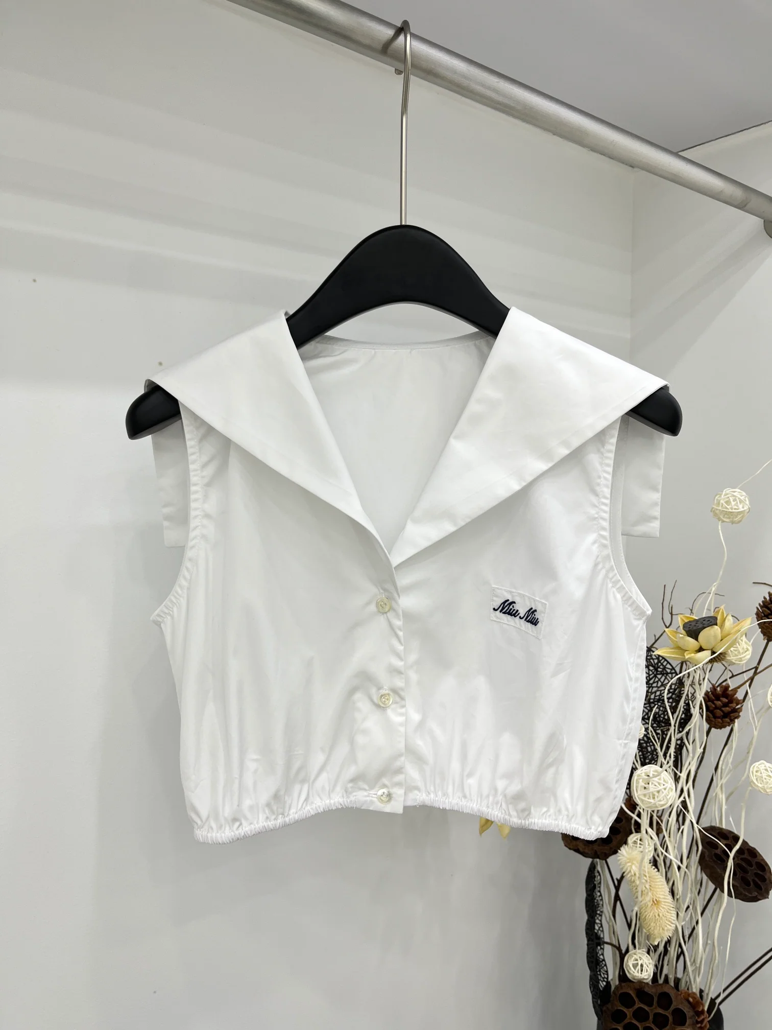 Miu Miu-2404-24 Короткая рубашка в стиле ?Ранняя весна? с подиума, темно-синяя.