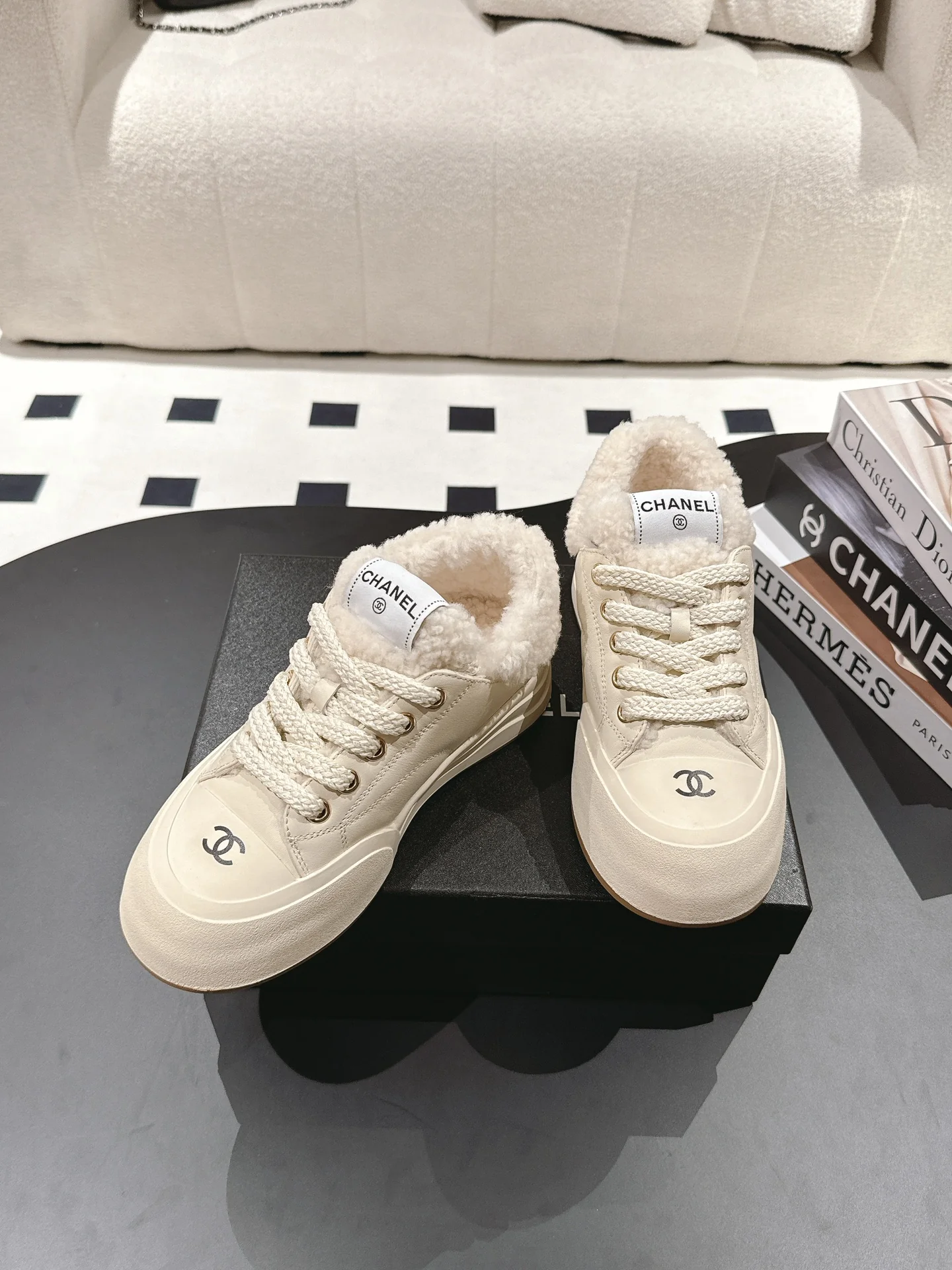 Повседневные шерстяные туфли Dior 2024 - белые