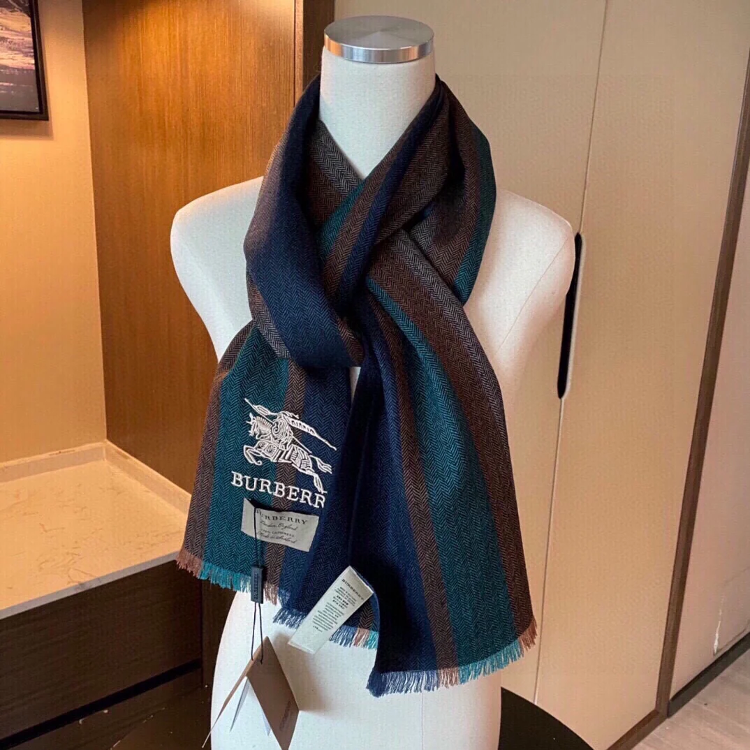 Burberry - Кашемировый шарф с вышивкой в ??виде лошади