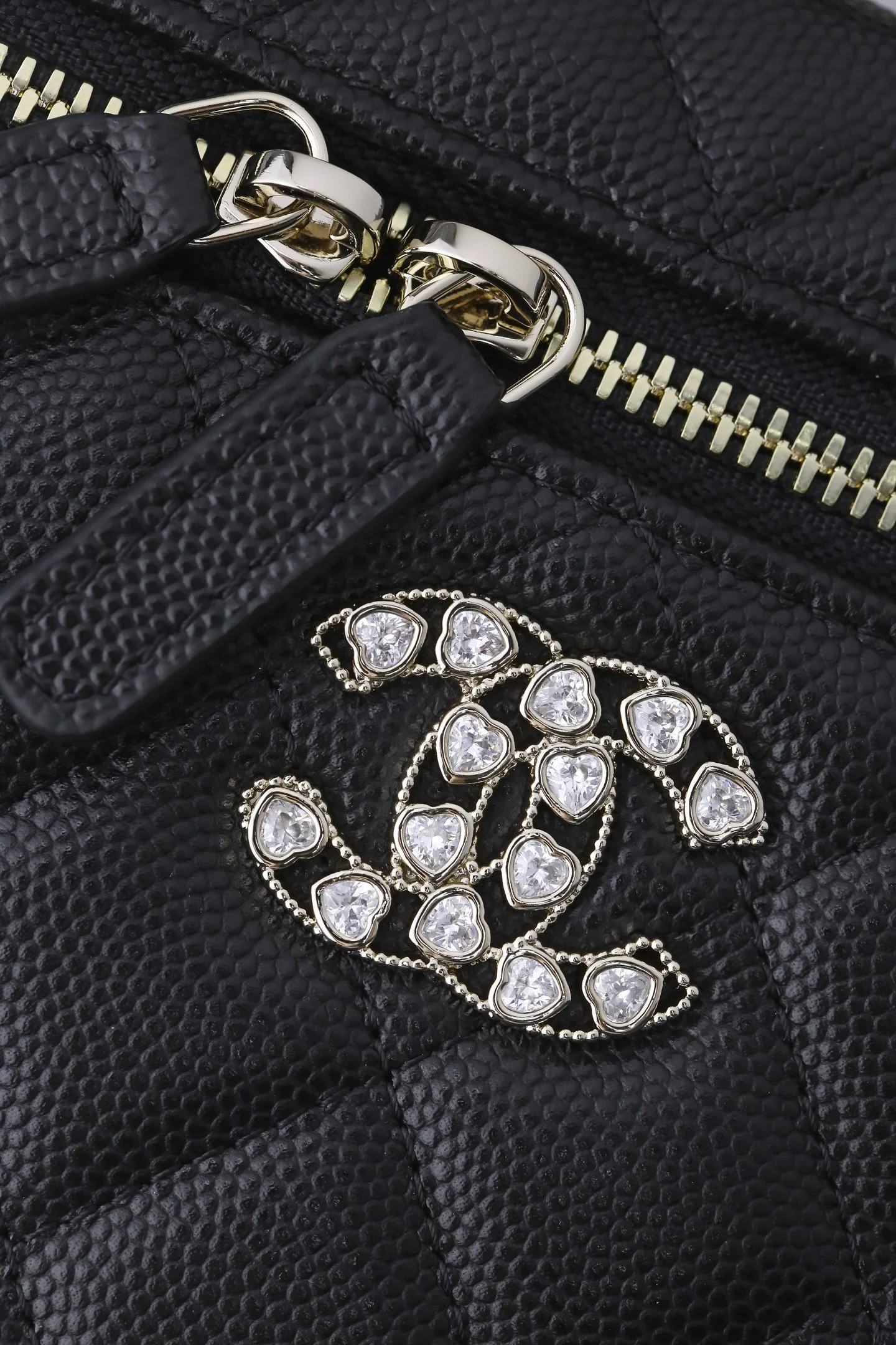 Сумочка Chanel 25p Heart Diamond LP с цепочкой - черная