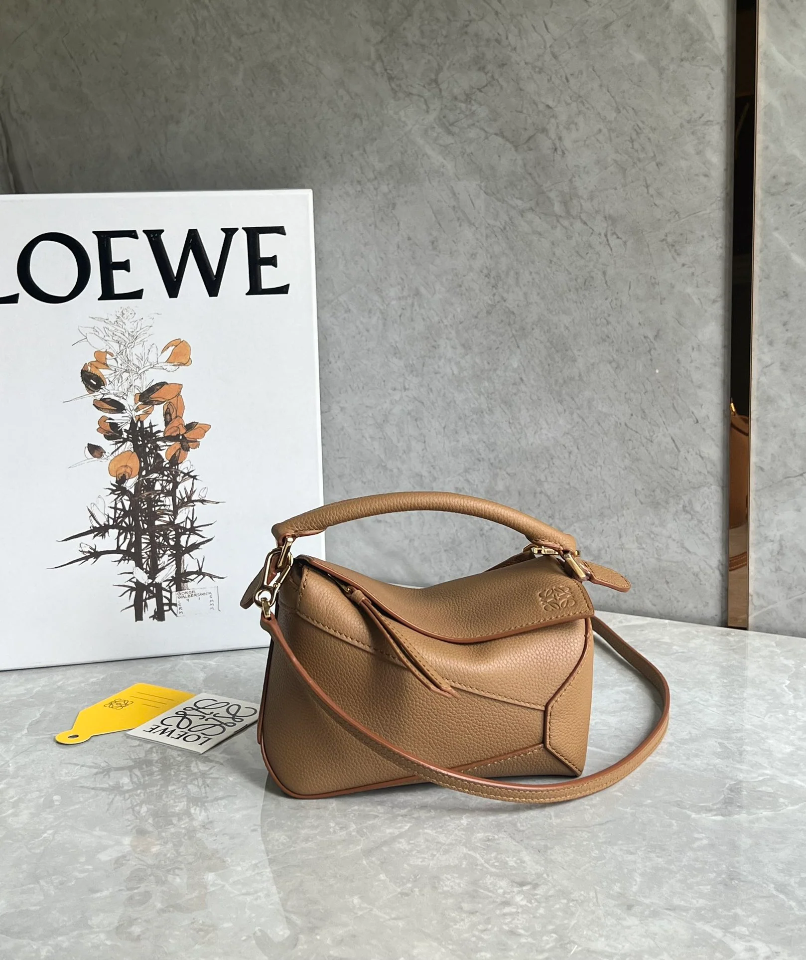 Миниатюрная кожаная сумка Loewe Puzzle Mini