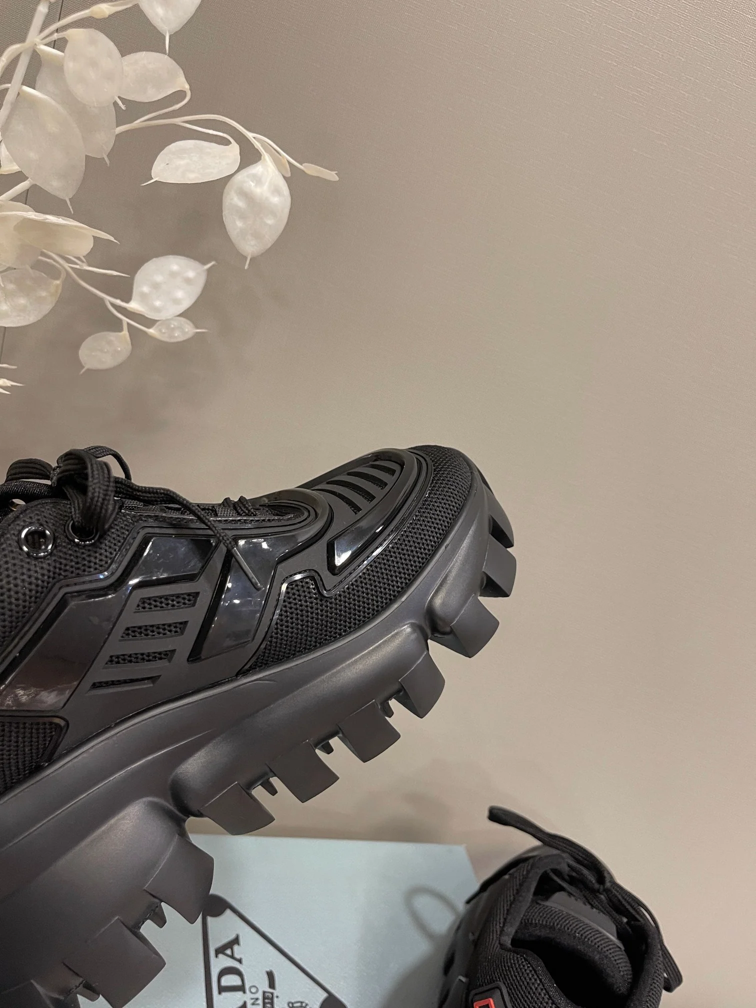 Новинка сезона весна/лето 2022 от Prada - Повседневные туфли на платформе - 1