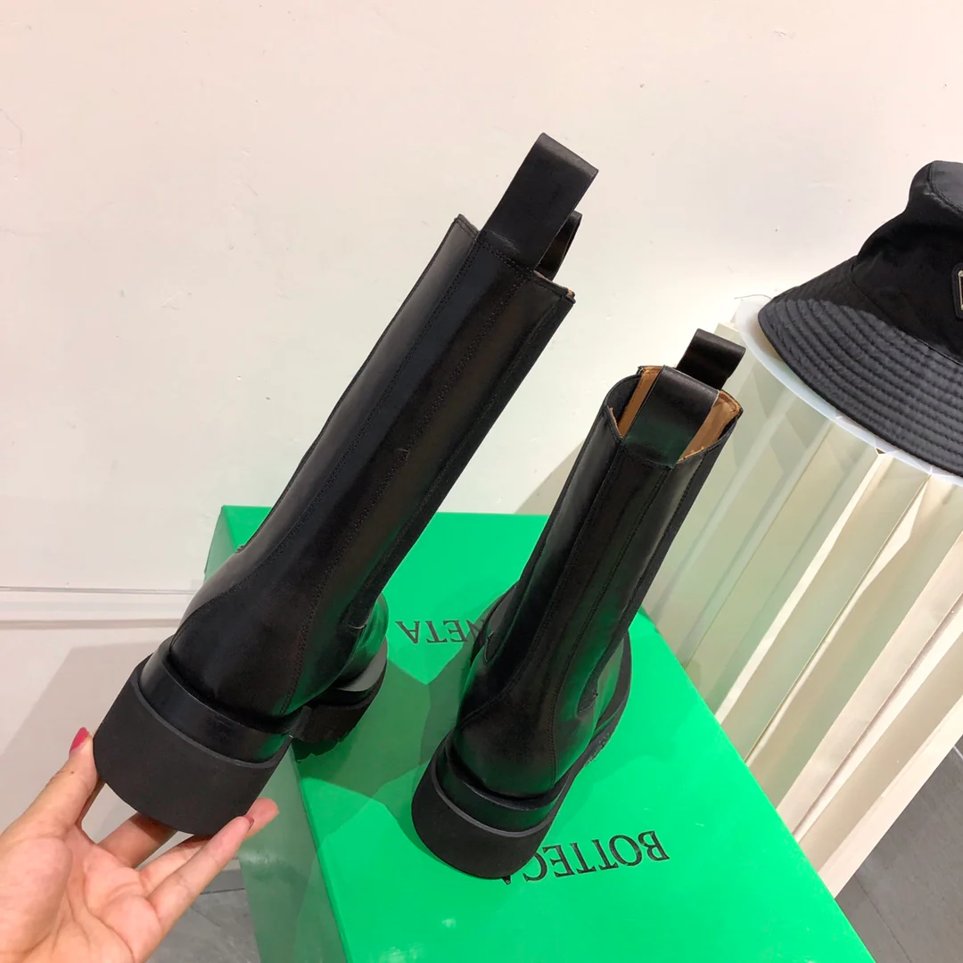 BV - Ботинки Dr. Martens до середины икры