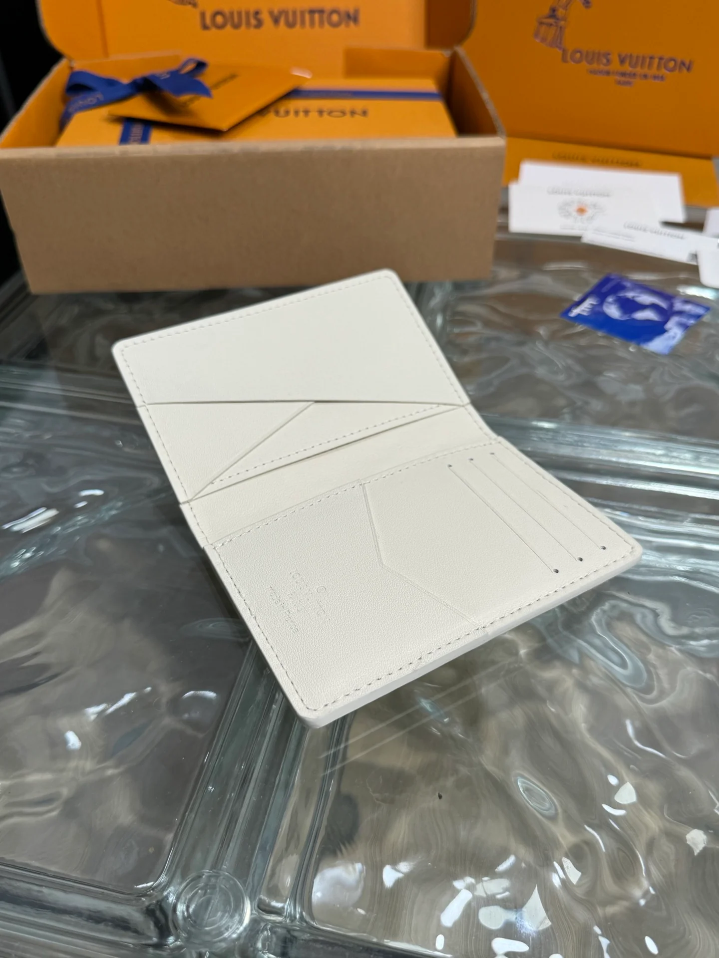 Кошелек LV-m83377-monogram-shadow Pocket Wallet-white