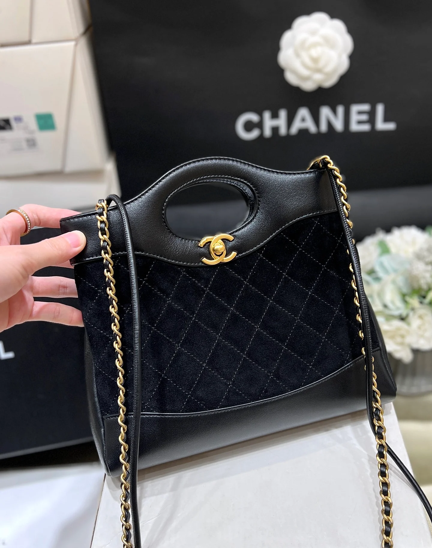 Мини-сумка Chanel 25p 31 из замши, черная