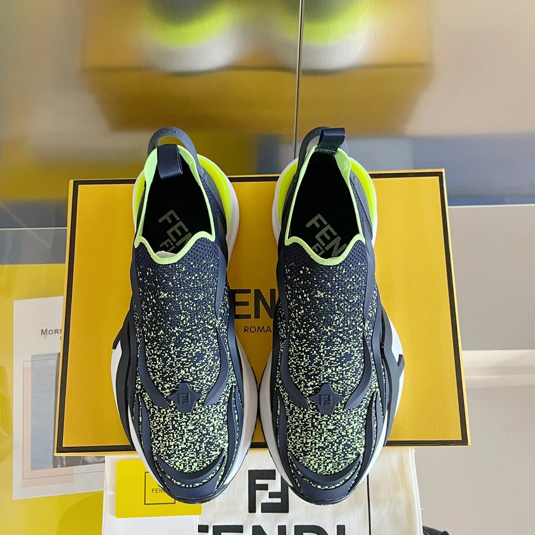 Новинка 2023 года от Fendi - кроссовки Flow Series Flyknit - черно-желтые.