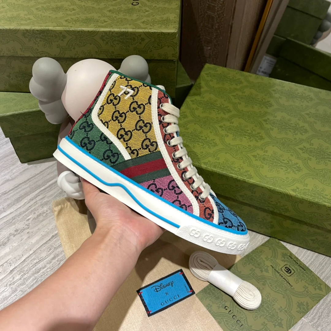 Высокие джинсовые кроссовки Gucci с монограммой для пар.