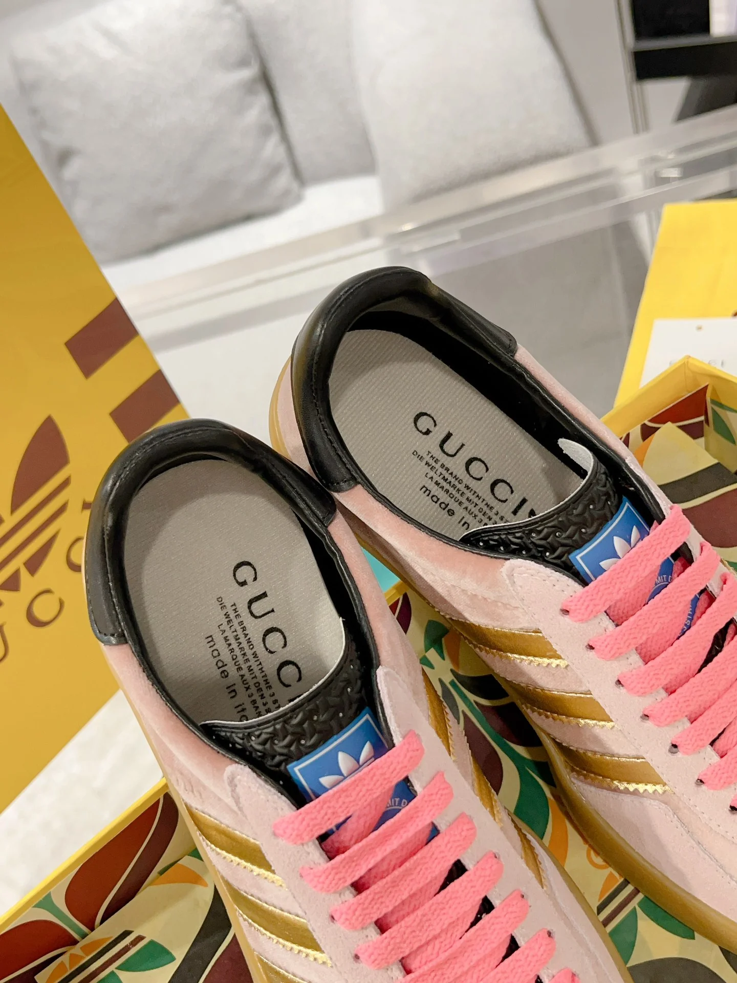 Новинка сезона осень/зима 2023 от Gucci - Коллаборация - Немецкие кроссовки для тренировок - Розовый абрикос