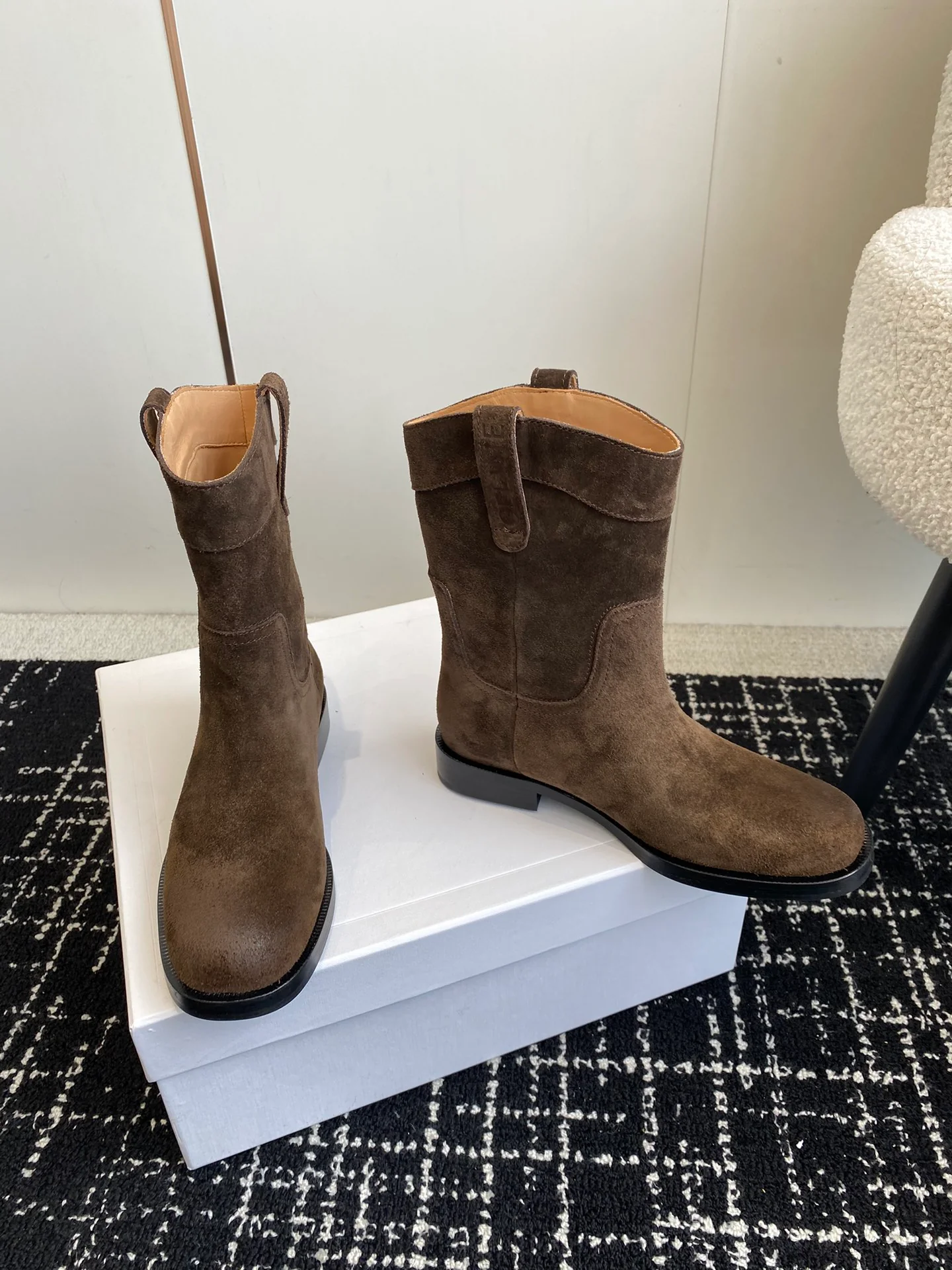 Ботильоны Celine 2024 в стиле ретро на массивном каблуке - темно-коричневые