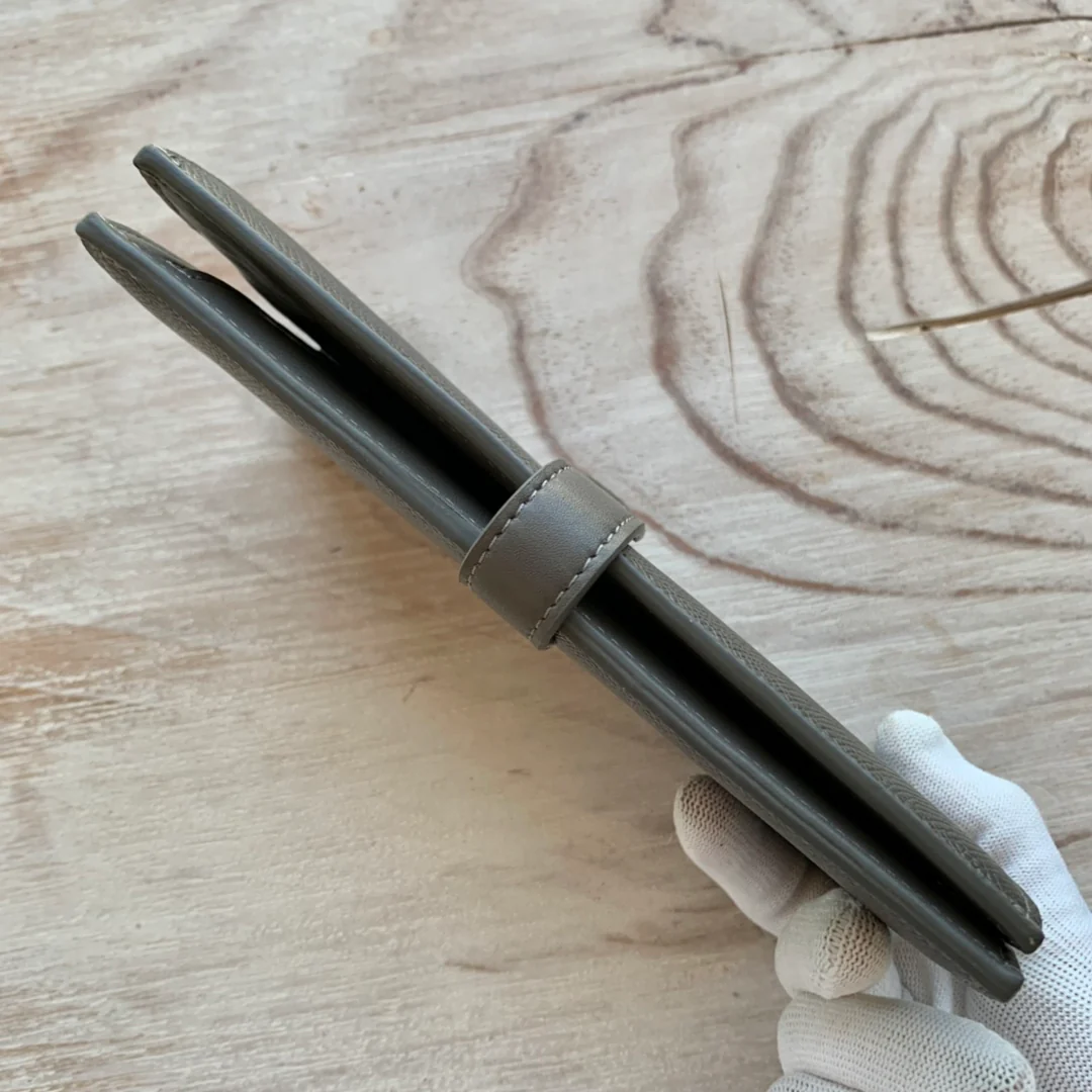 Длинный кошелек Celine - Кошелек с ремешком из крупной зернистой телячьей кожи - 15