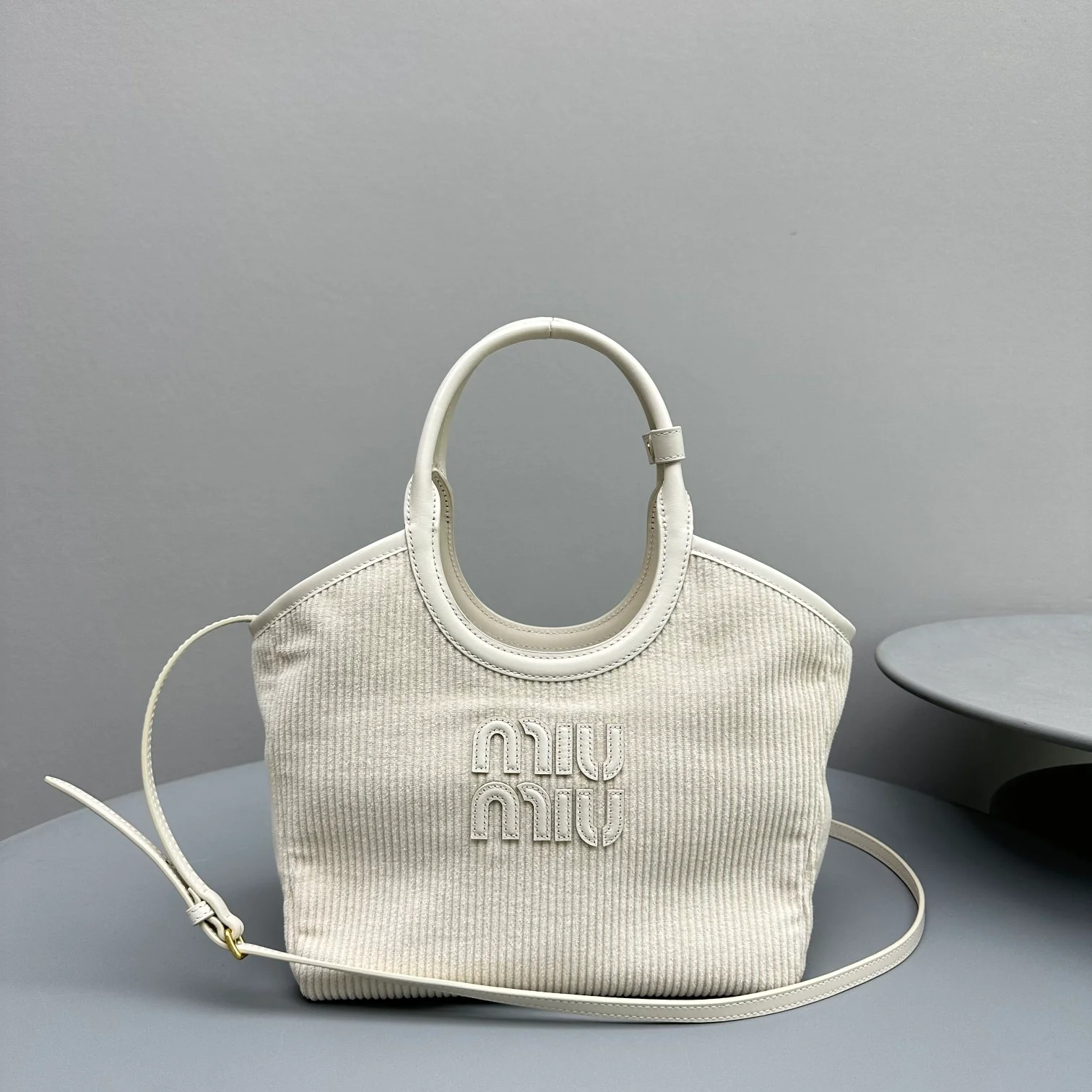 Сумка-тоут Miu Miu Ivy - Вельветовая - Маленькая - Белая