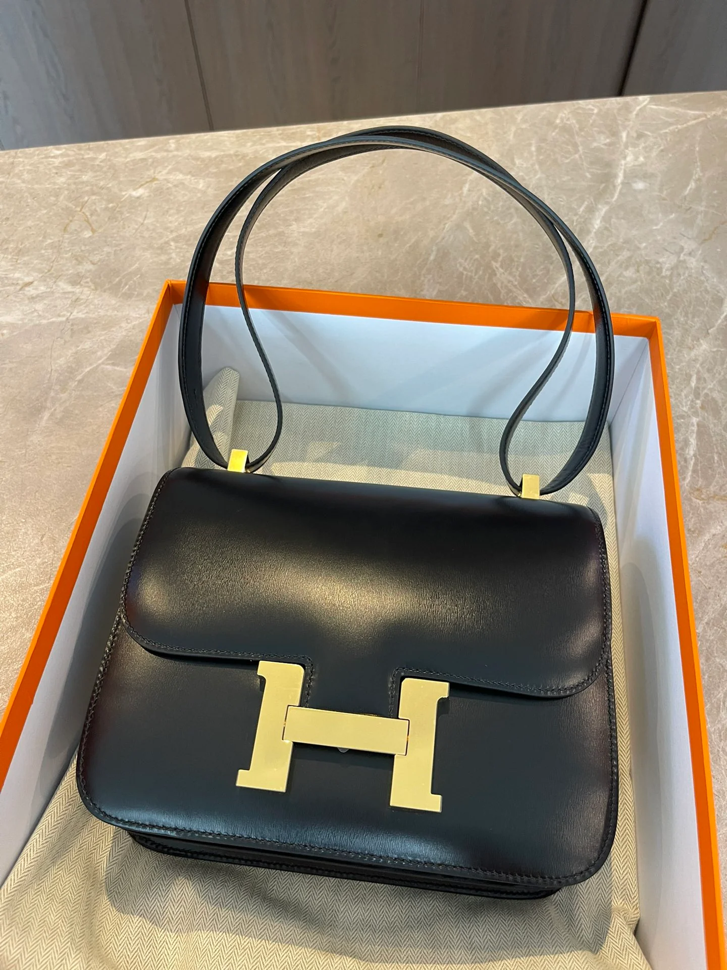 Коробочка Hermes Constance 24 - черная с золотой пряжкой