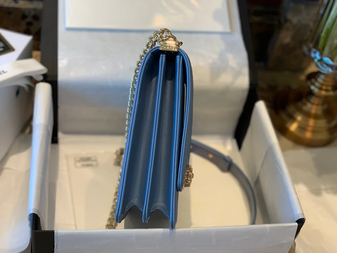 Chanel-boy-19-5-16-6cm-1