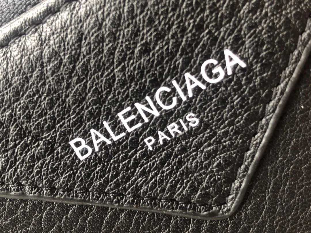 Balenciaga家-V形拉链短夹