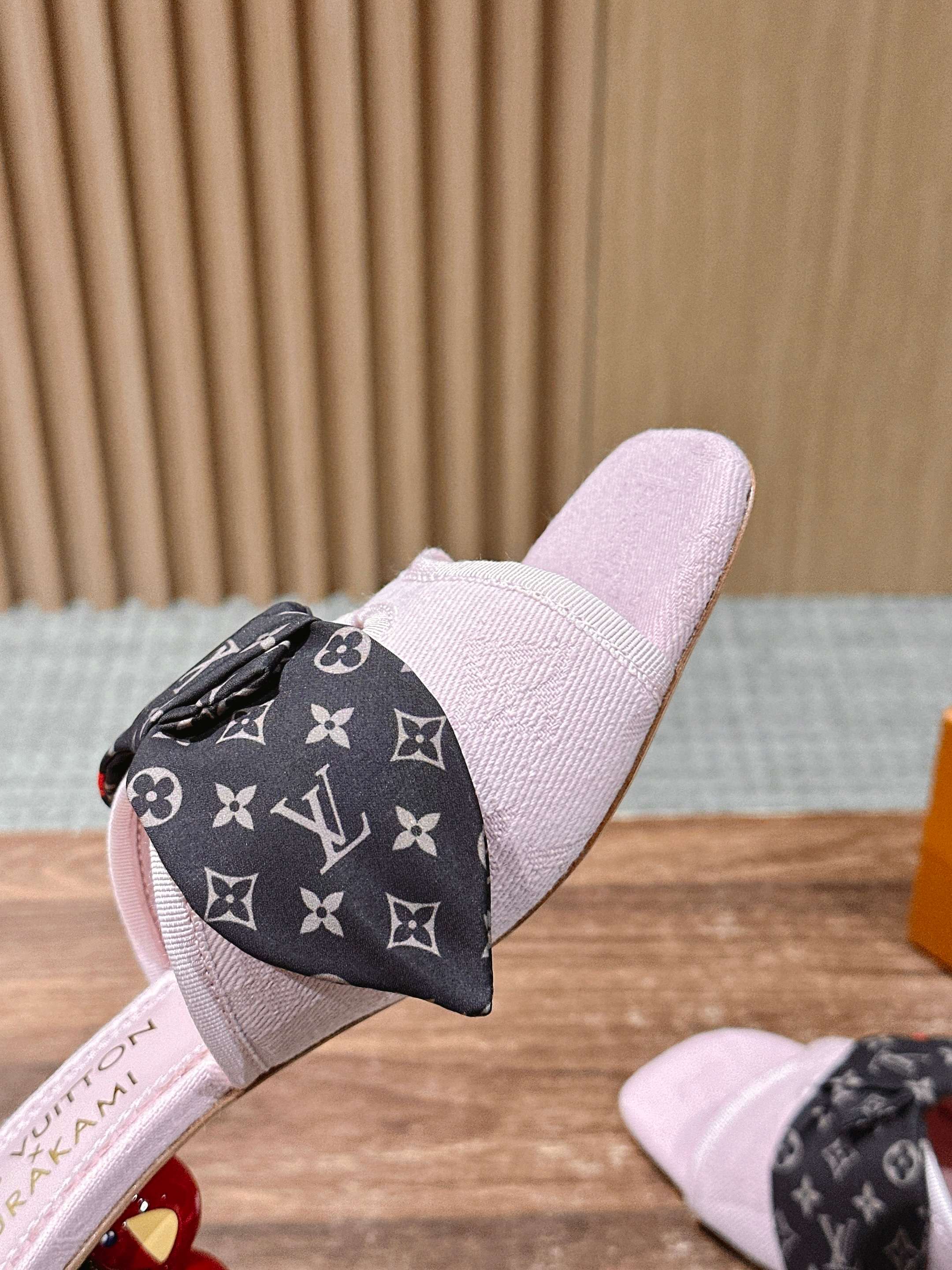 LV - Босоножки на низком каблуке с бантом и вишневым узором - Розовые