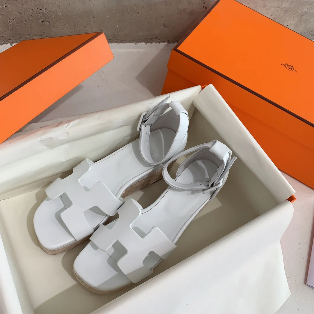 Сандалии на платформе Hermes - белые