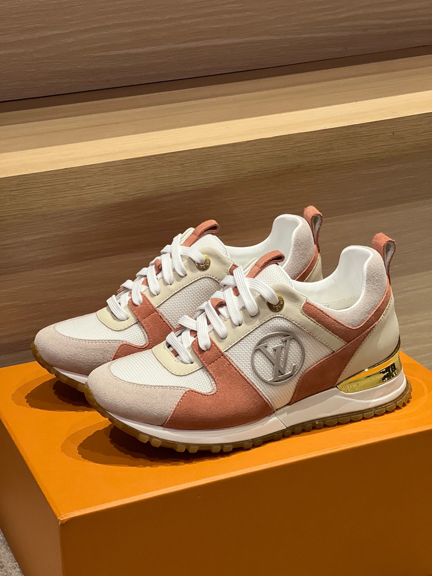 Кроссовки LV Run Away Series - Повседневные кроссовки - Цвет ?лаймовый порошок?