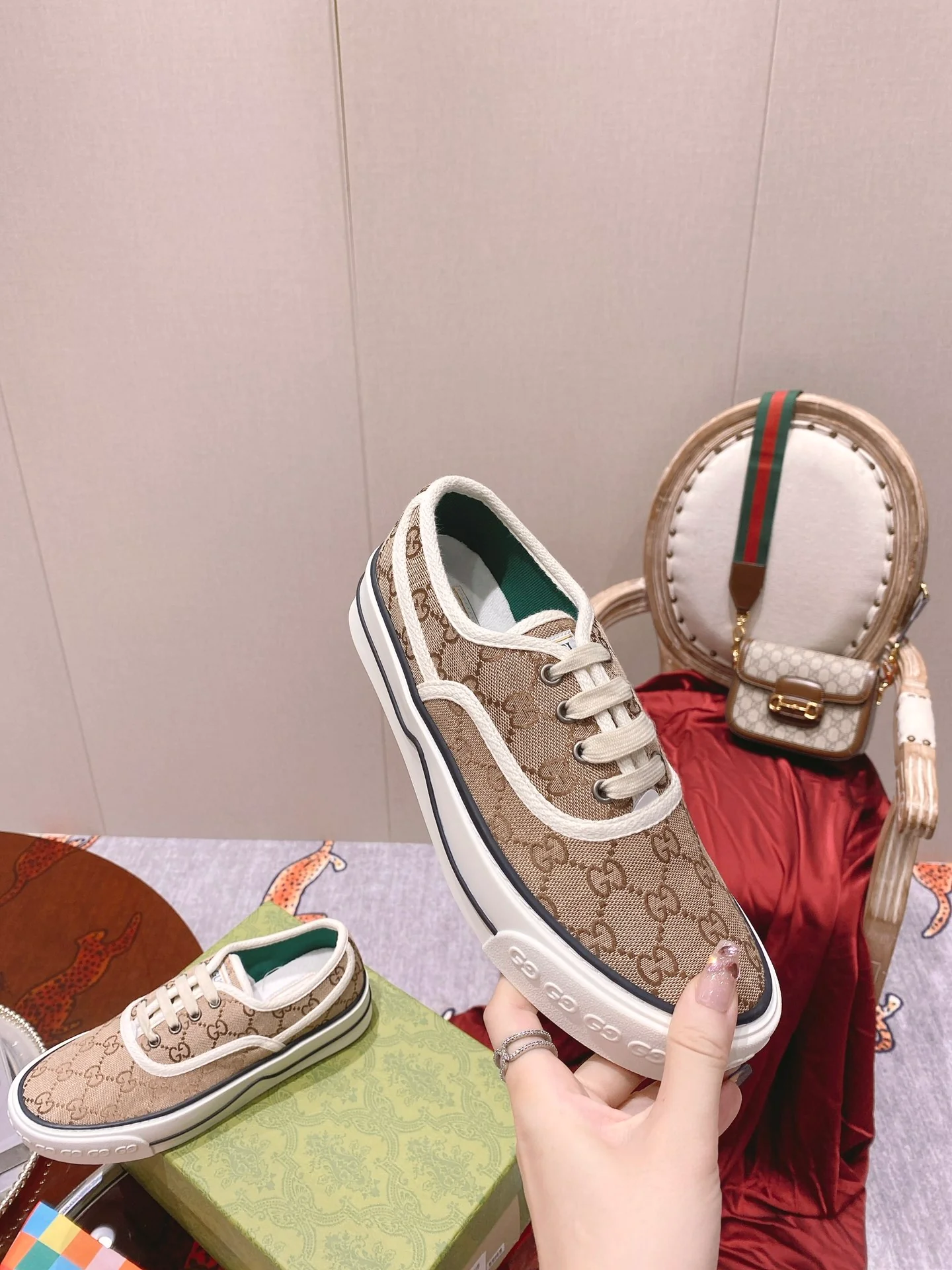 Классические лоферы Gucci 1977 года — парусиновые туфли