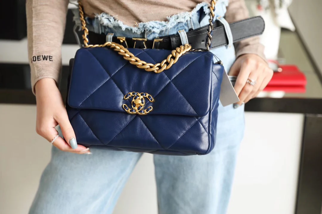 Сумка Chanel 19 - маленькая, темно-синяя