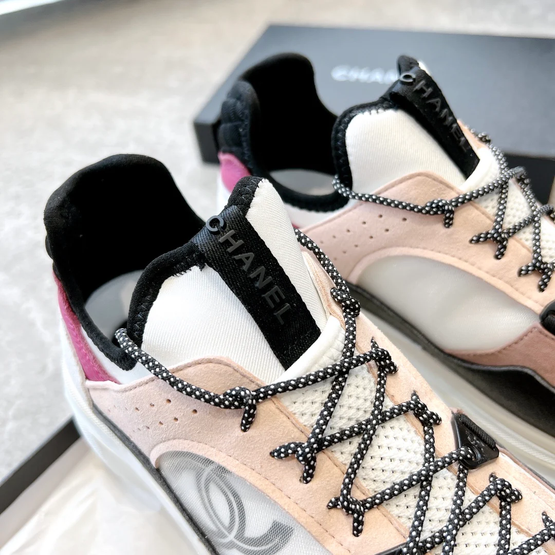 Новинка сезона весна/лето 2023 от Chanel - Кроссовки - Розовые